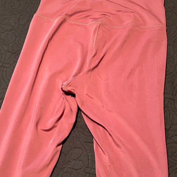 Girlfriend Collective Fig FLOAT Ultralight Legging - Picture 3 of 4